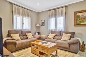 Cosy House in San Bartolomé de Pinares with Mountain View